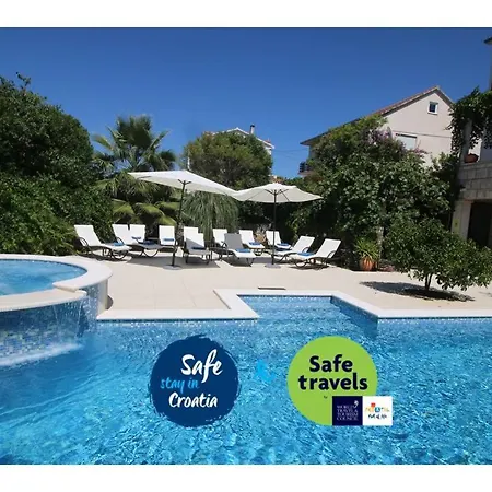 Renipol Adults Only Vila Sutivan