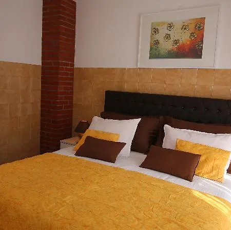 Renipol Adults Only Vila Sutivan